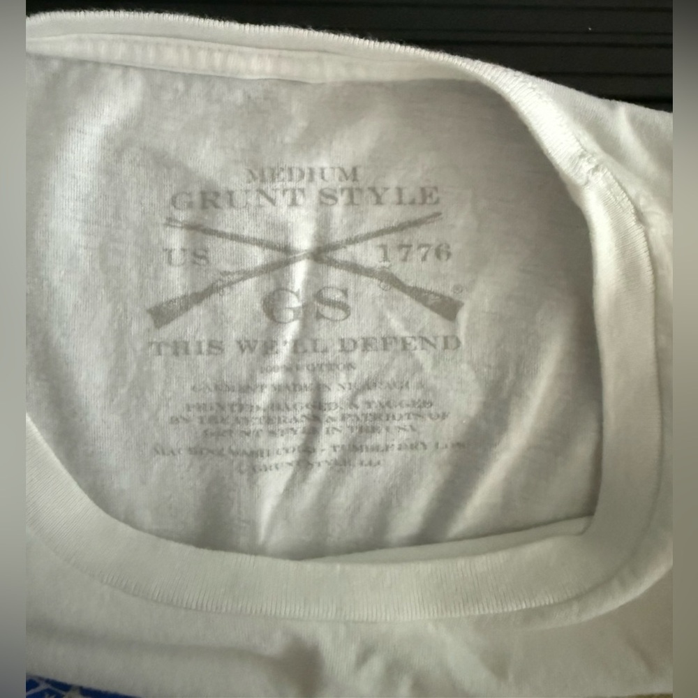 Women’s Grunt Style White Graphic Tee Size M
#0013 - Picture 5 of 5